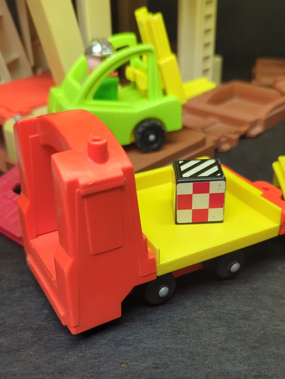 Fisher Price‎ Little People Lift & Load Railroad #943